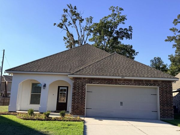 16211 White Rose Dr, Baton Rouge, LA 70817