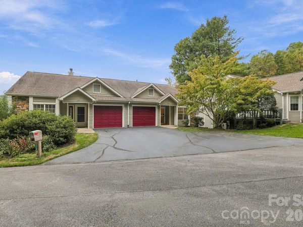 725 N Park Place , Hendersonville, NC 28791