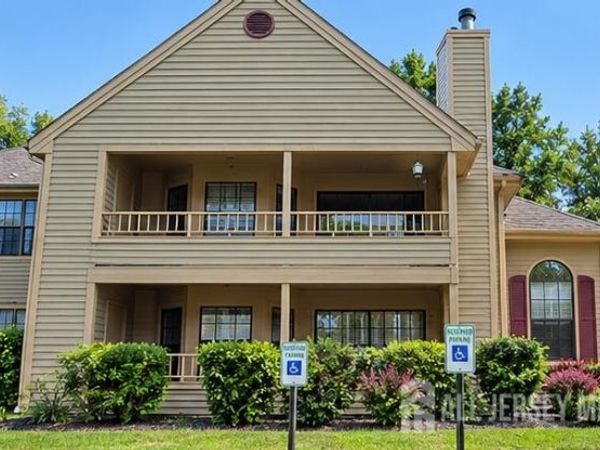 405 Chester Court, Helmetta, NJ 08828