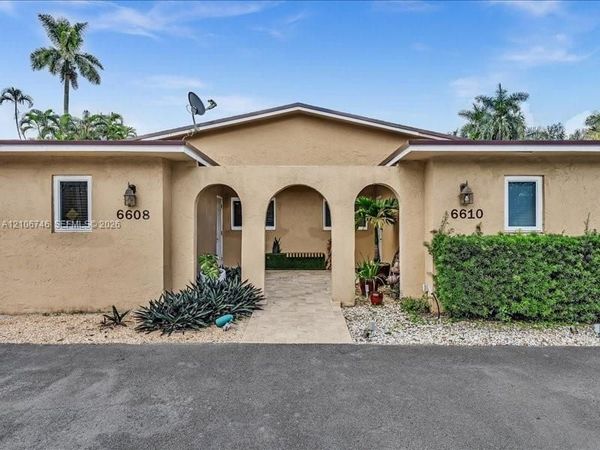 6608 SW 49th St , Davie, FL 33314