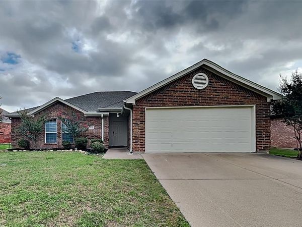 908 Chestnut Avenue, Burleson, TX 76028