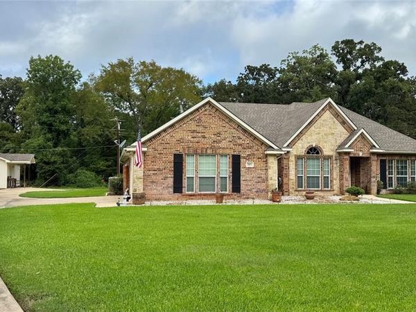 115 Meadowood Road , Enchanted Oaks, TX 75156