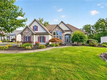 10 Bainbridge Lane, Webster, NY 14580