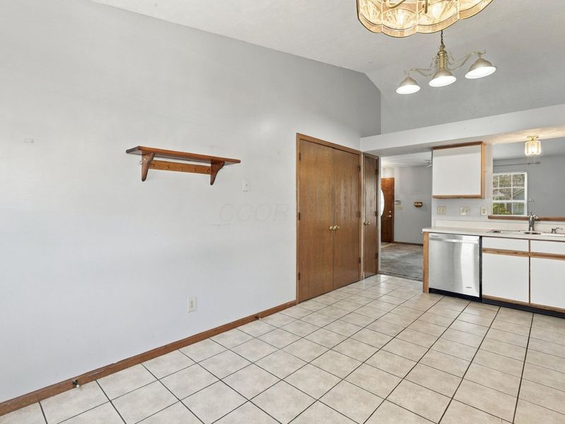 1466 Pinestone Drive, Columbus, OH 43223 Photo 12