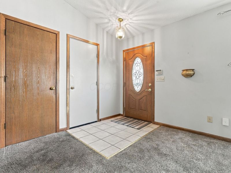 1466 Pinestone Drive, Columbus, OH 43223 Photo 6
