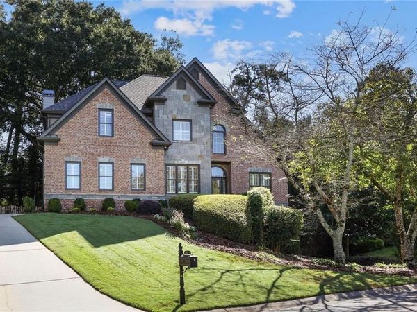 12 Bonnie Lane NE, Sandy Springs, GA 30328