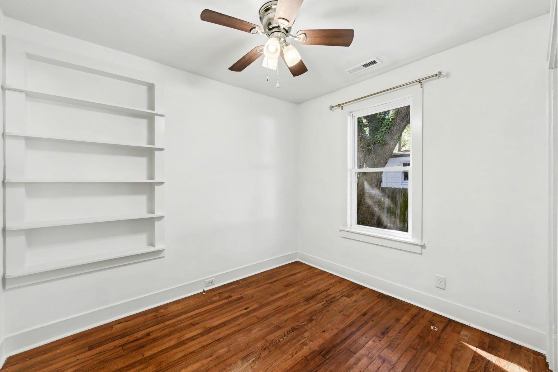 2663 Olympia Avenue Photo 16