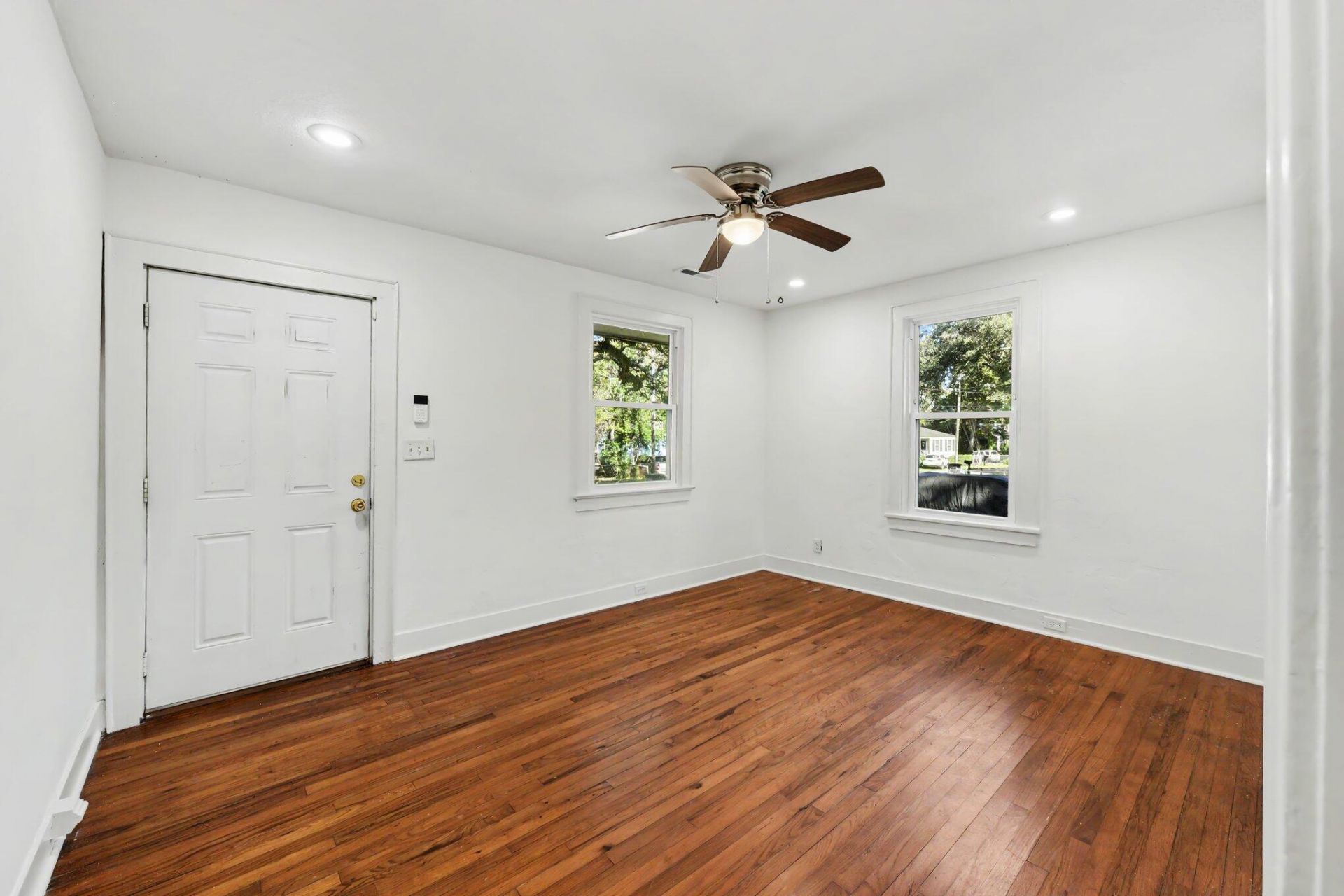2663 Olympia Avenue Photo 5