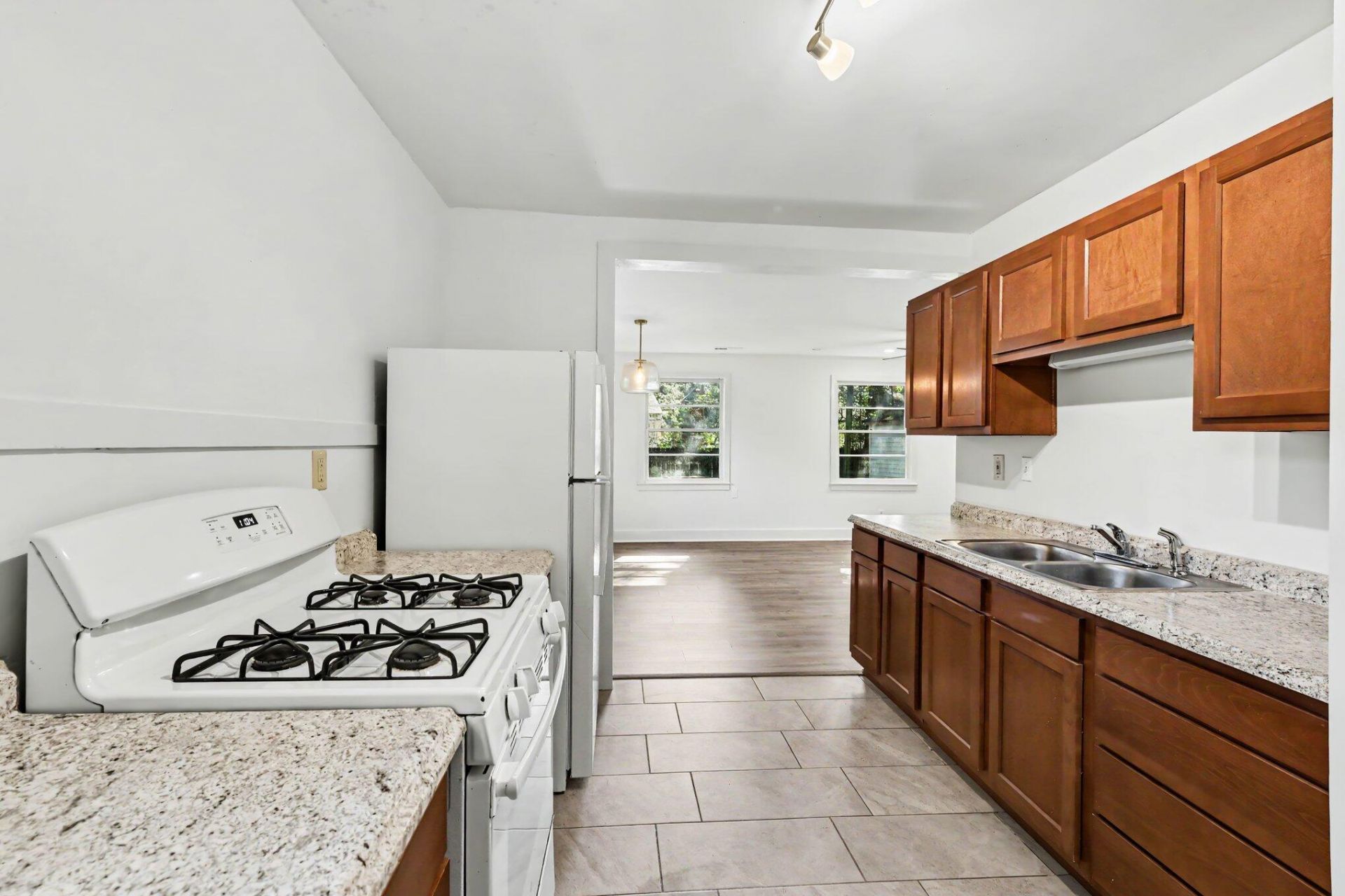 2663 Olympia Avenue Photo 6