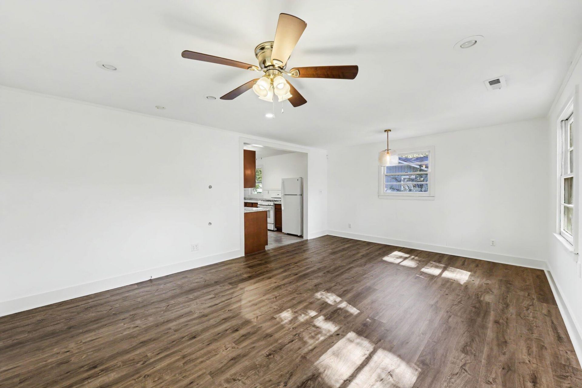 2663 Olympia Avenue Photo 9