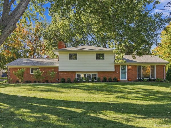 2801 Ironton Avenue, Waterford Township, Mi 48329