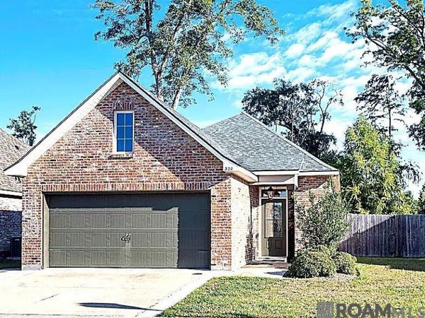 320 Lake Breeze Dr, Baton Rouge, LA 70820