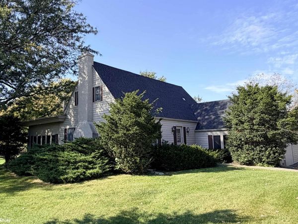 401 12th Avenue NW, Hampton, IA 50441