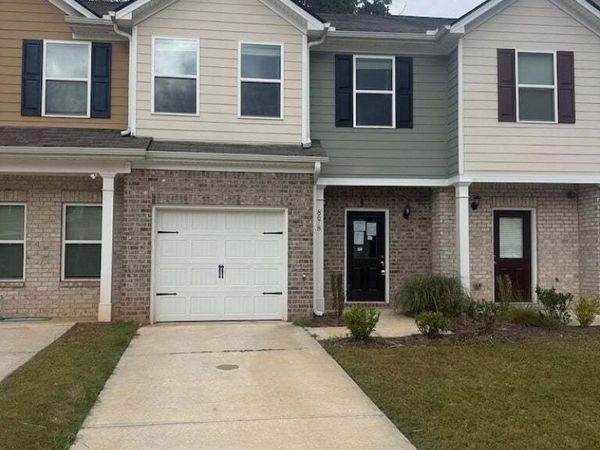 8678 Lakeview Cmns Commons, Jonesboro, GA 30238