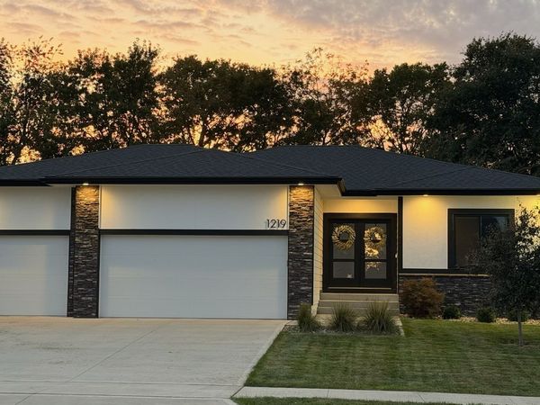 1219 Timber Ridge Drive, Norwalk, IA 50211