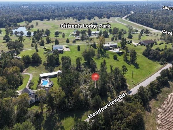 4593 Meadowview Road , Marianna, FL 32446