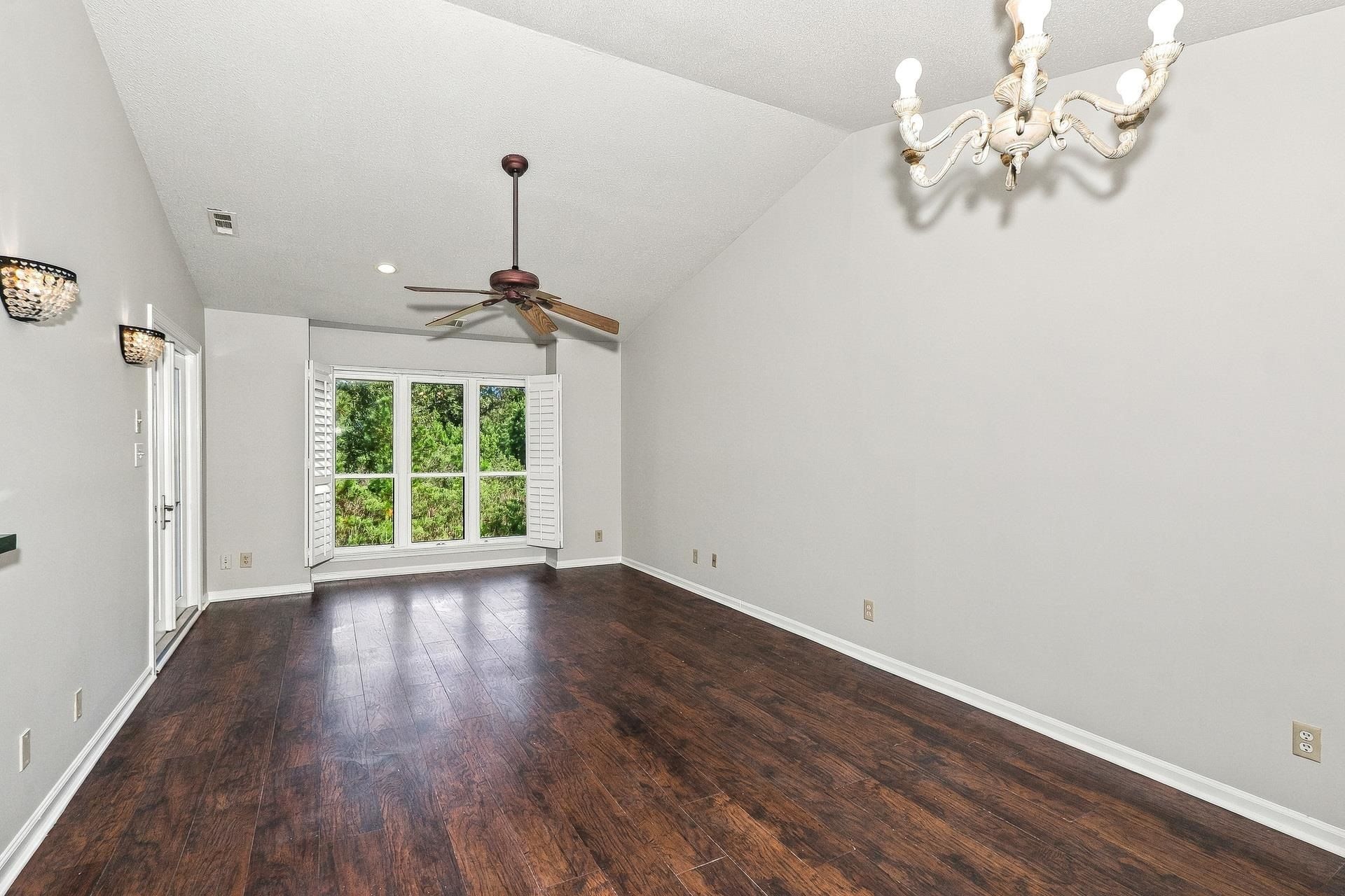 305 Indian Wells Ct. Photo 7