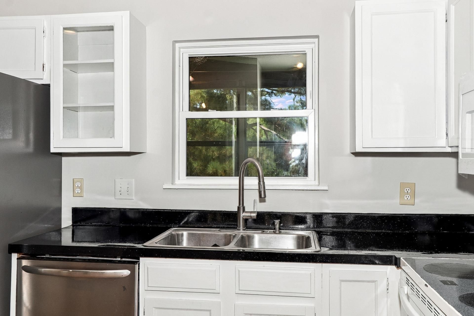 305 Indian Wells Ct. Photo 8
