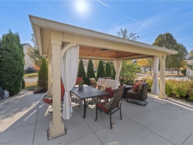 6037 Baronscourt Way, Dublin, OH 43016 Photo 5