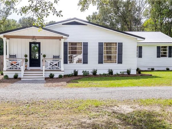 27 Saraland Avenue N, Saraland, AL 36571