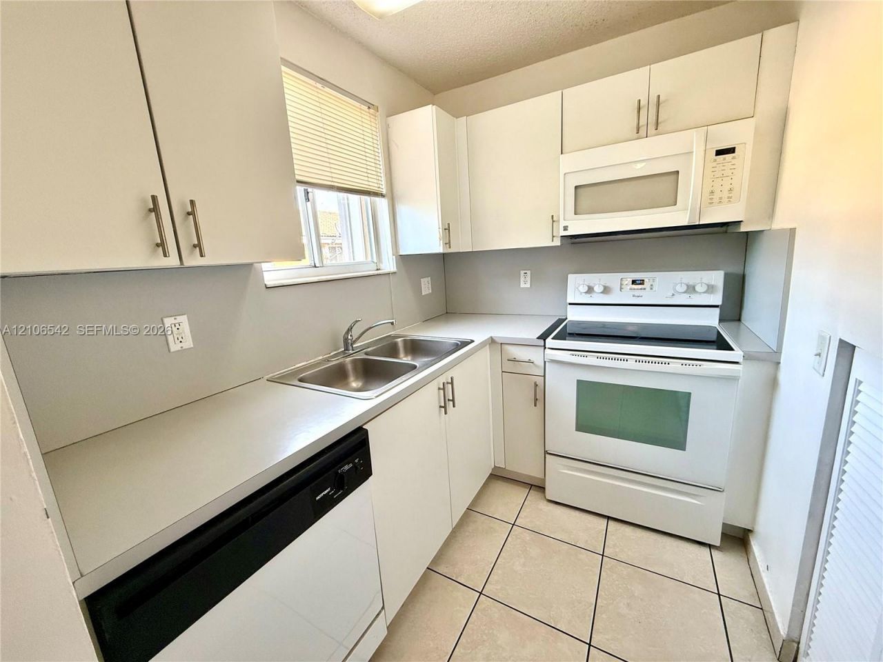 8183 NW 8th St , Unit C5, Miami, FL 33126 Photo