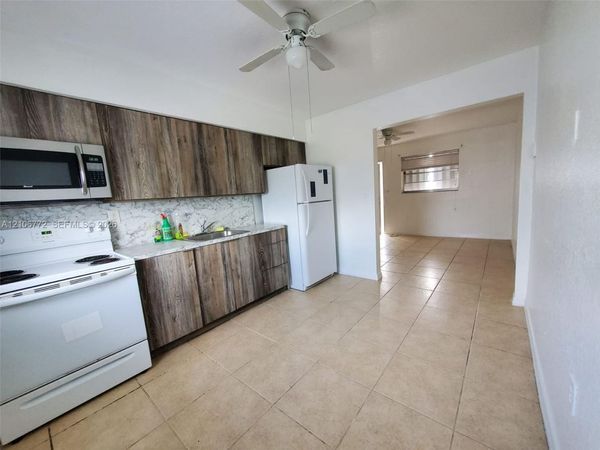 1644 NW 1st St , Unit 5, Miami, FL 33125