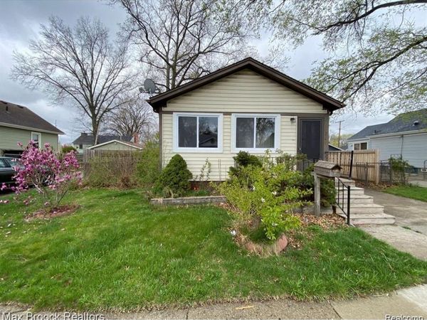2741 Burdette Street, Fenton, Mi 48220