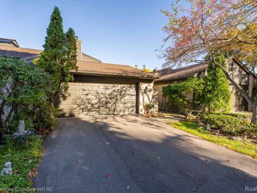 4261 Wabeek Lake Drive S, West Bloomfield Township, Mi 48302