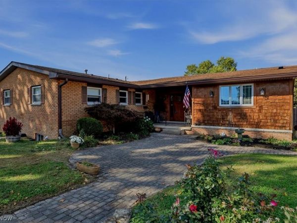 1598 Gene Street , Belpre, OH 45714