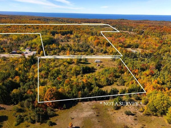 4722 N State Road, Harbor Springs, MI 49740