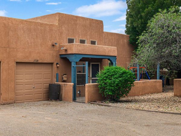 1720 Violetas Road NW, Albuquerque, NM 87104