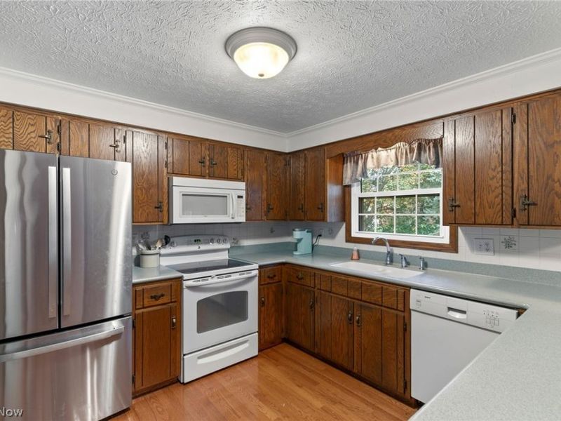 5727 Eastview Street, Louisville, OH 44641 Photo 12