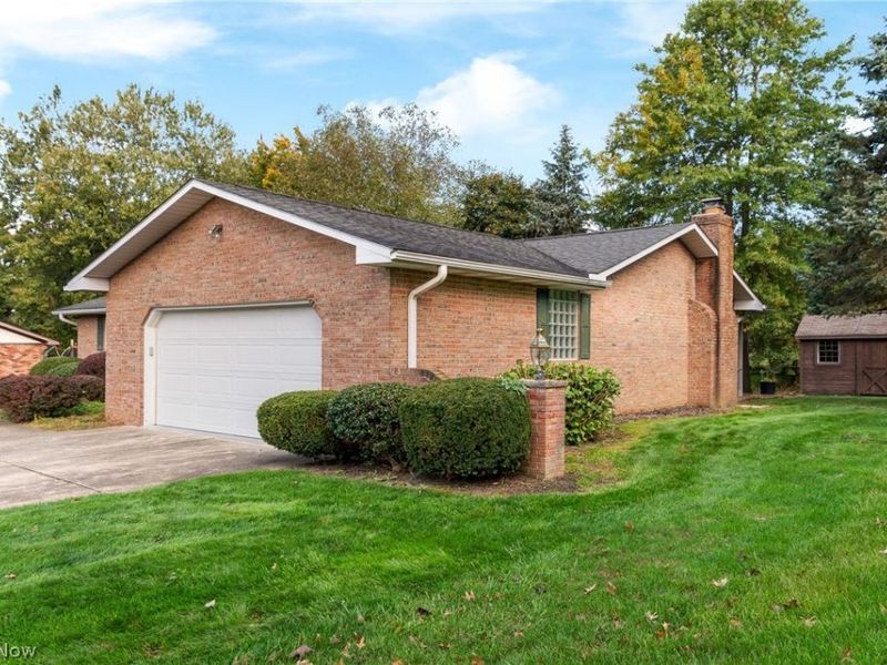 5727 Eastview Street, Louisville, OH 44641 Photo 3