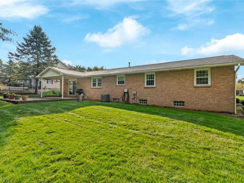5727 Eastview Street, Louisville, OH 44641 Photo 4