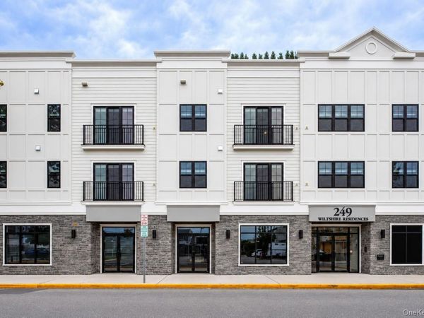 249 Drexel Avenue , Unit 208, Westbury, NY 11590