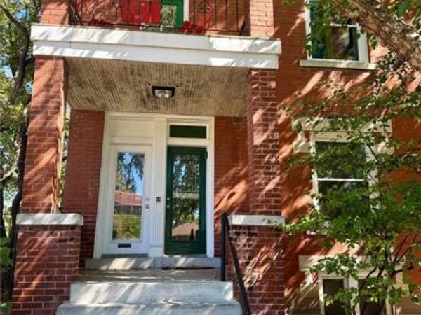5837 Nina Place, St Louis, MO 63112