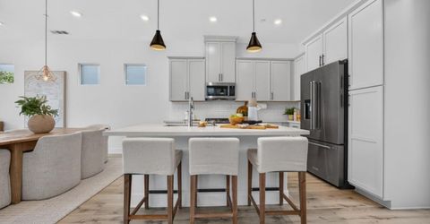 17 Fischbacher St, Sacramento, CA 95816 Photo