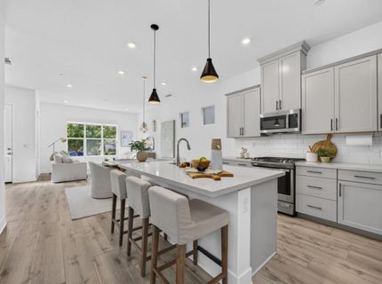 17 Fischbacher St, Sacramento, CA 95816 Photo