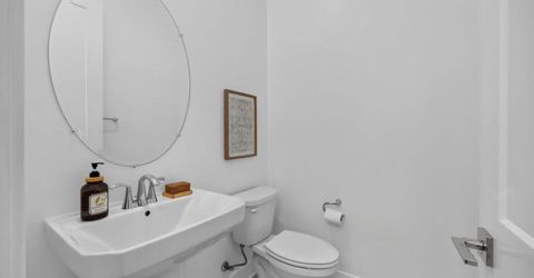 17 Fischbacher St, Sacramento, CA 95816 Photo