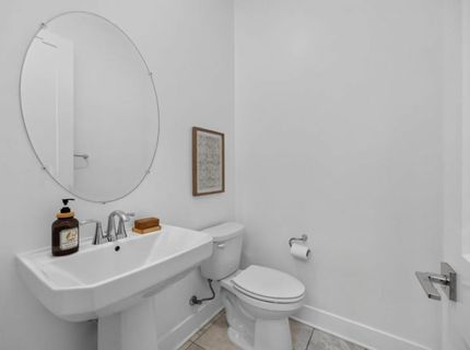17 Fischbacher St, Sacramento, CA 95816 Photo