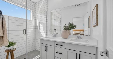 17 Fischbacher St, Sacramento, CA 95816 Photo