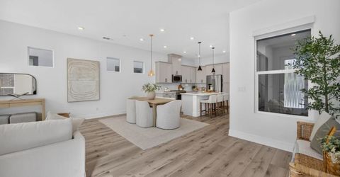 17 Fischbacher St, Sacramento, CA 95816 Photo