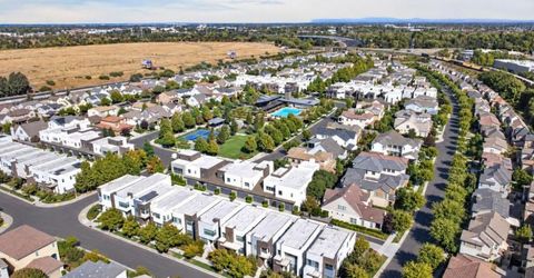 17 Fischbacher St, Sacramento, CA 95816 Photo
