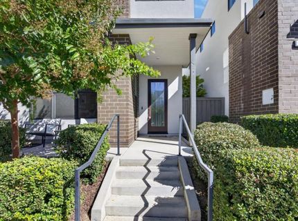 17 Fischbacher St, Sacramento, CA 95816 Photo