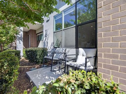 17 Fischbacher St, Sacramento, CA 95816 Photo