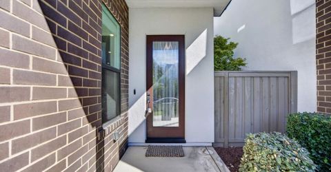 17 Fischbacher St, Sacramento, CA 95816 Photo