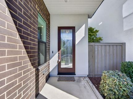 17 Fischbacher St, Sacramento, CA 95816 Photo