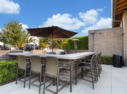 17 Fischbacher St, Sacramento, CA 95816 Photo