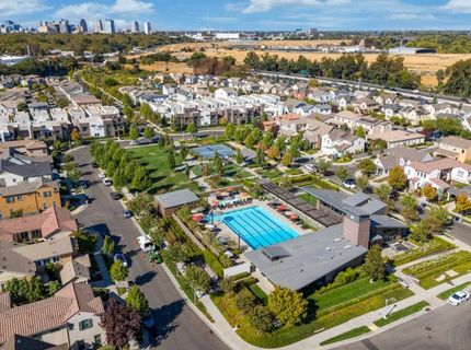 17 Fischbacher St, Sacramento, CA 95816 Photo