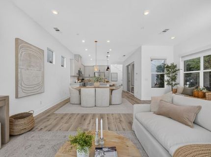 17 Fischbacher St, Sacramento, CA 95816 Photo